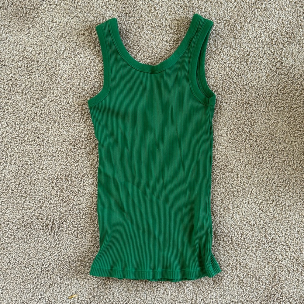 Uniclo Tanktop! - Picture 2 of 2